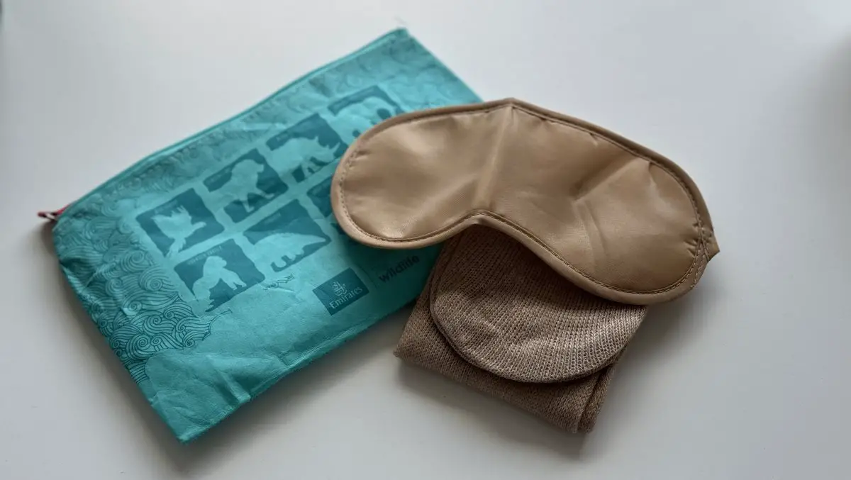emirates-amenity-kit