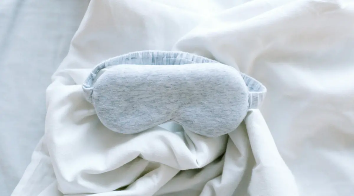 eye-mask-long-haul-flight