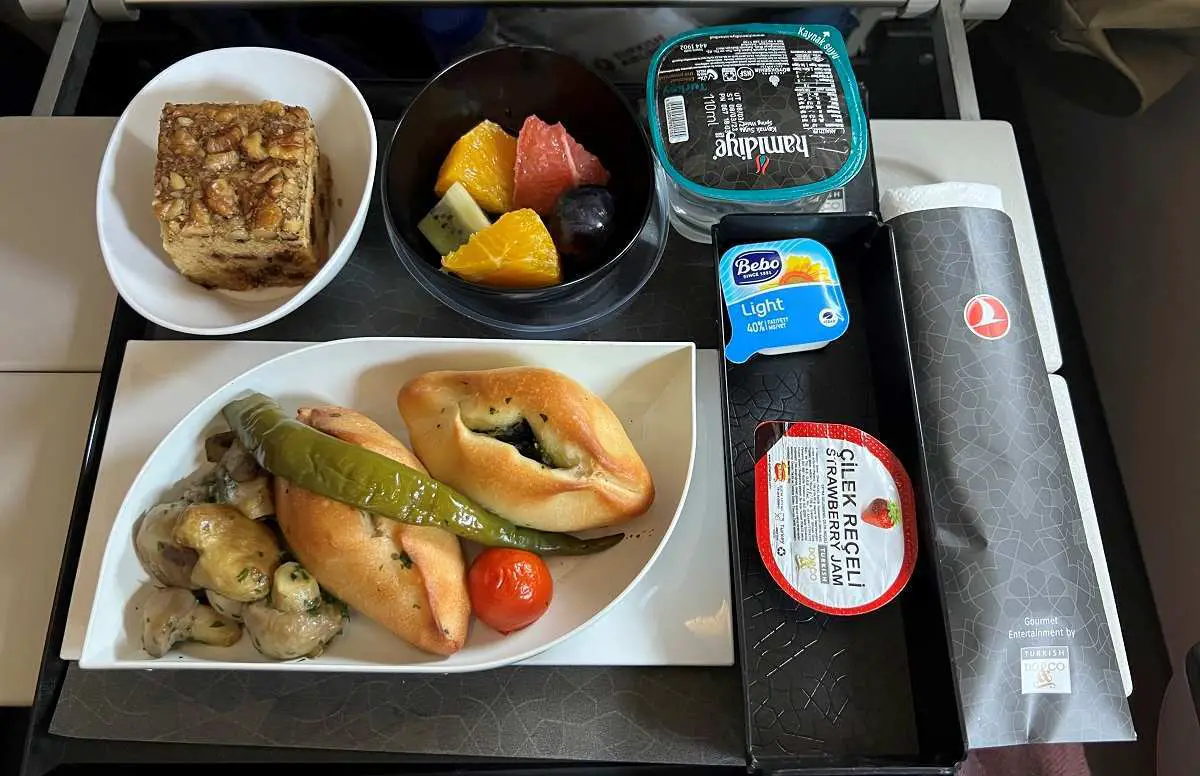 turkish-airlines-vegan-breakfast-economy