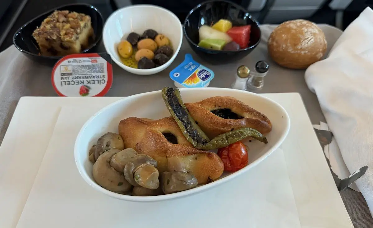 vegan-breakfast-turkish-airlines