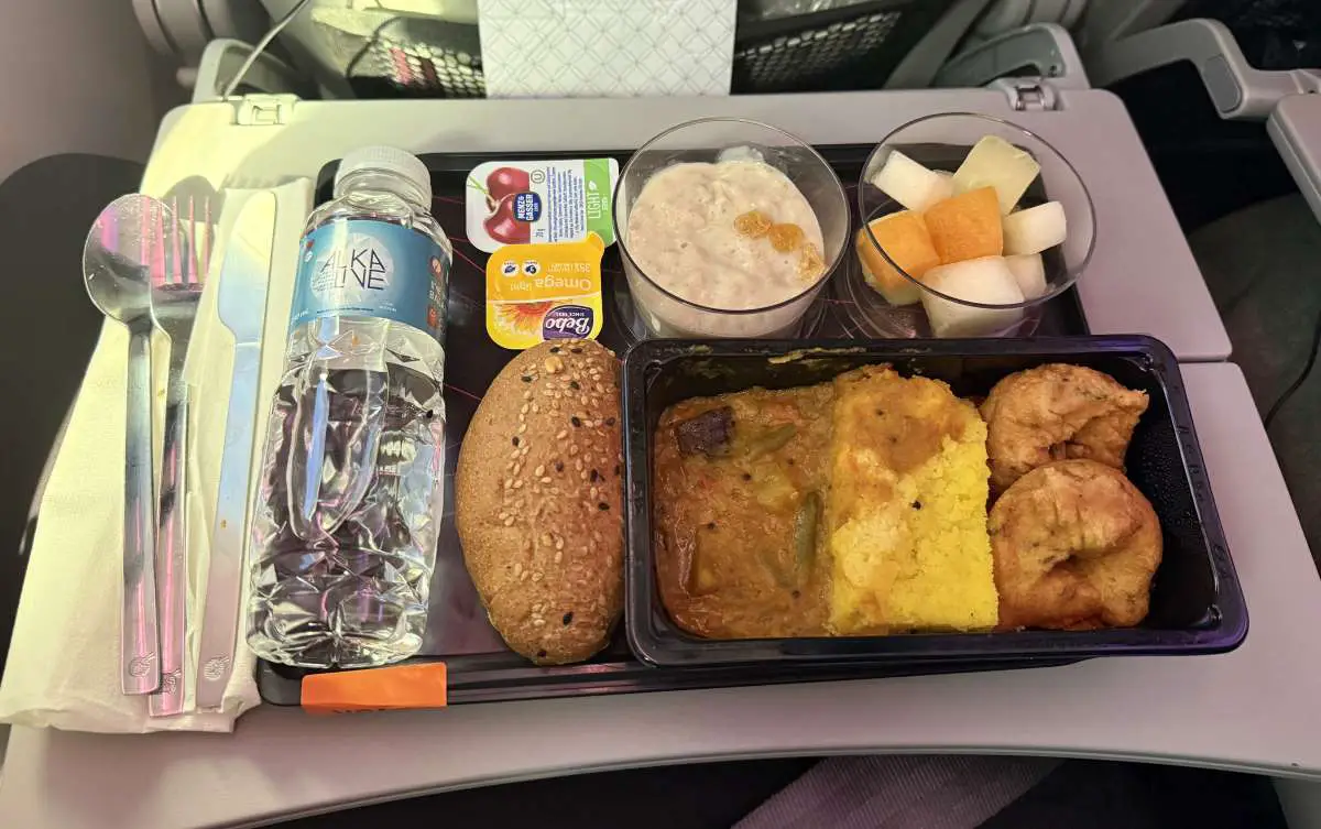 vegan-qatar-airways-meal