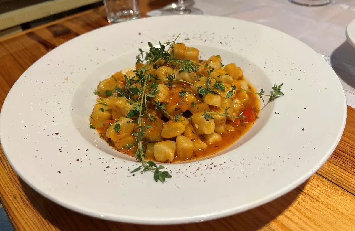 vegan-mezestoran-dvoriste-
