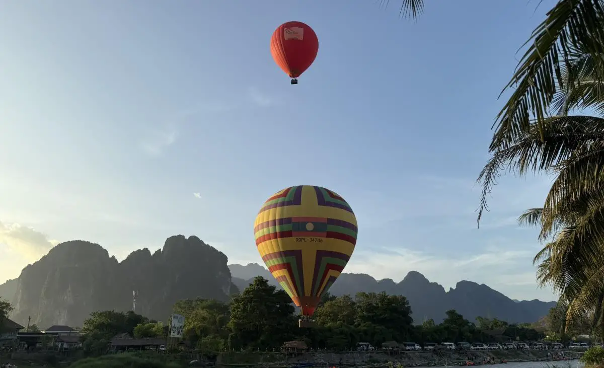vang-vieng-hot-balloon-ride