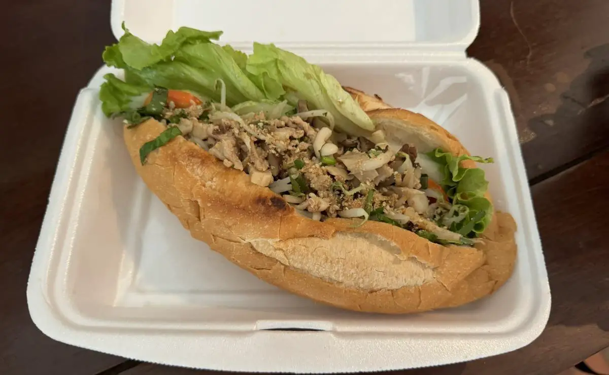 vegan-sandwich-vang-vieng