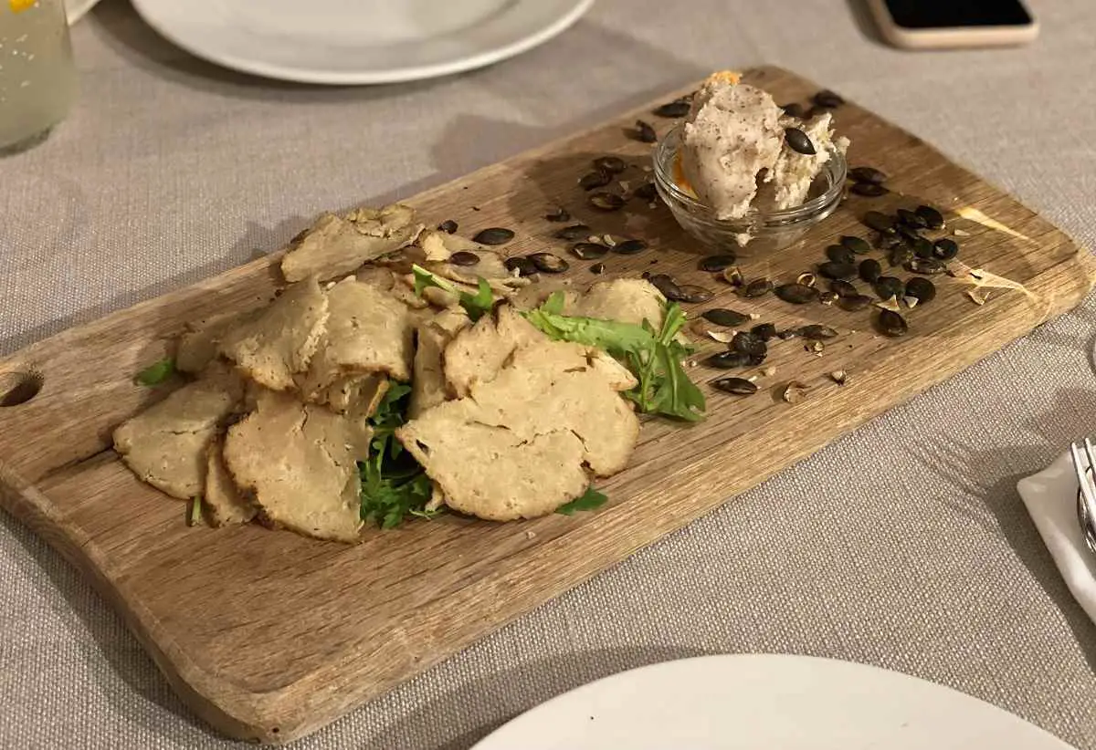 1_gujzina-ljubljana-restaurant