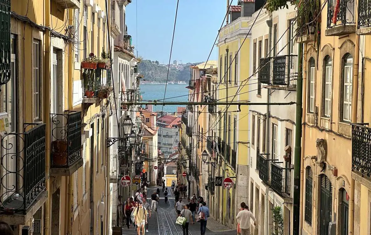 barrio-alto-travel