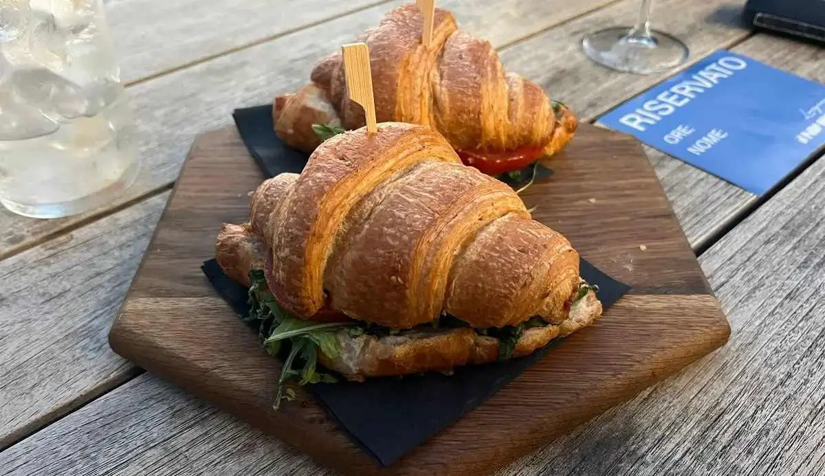 vegan-croissant-sandwich-trieste