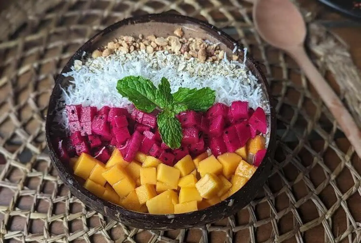 noras-cafe-vegan-smoothie-bowl
