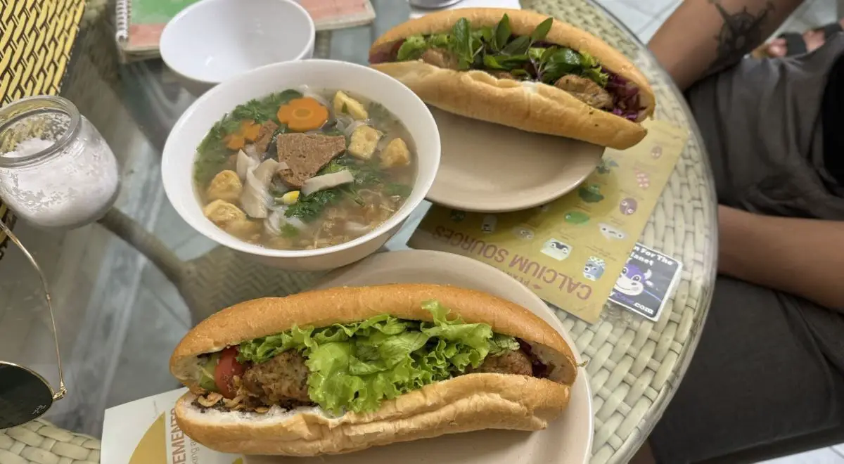 vegan-bahn-mi-hanoi